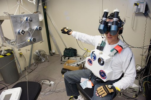 STS-131 crew during VR Lab MSS/EVAB SUPT3 Team 91016 training