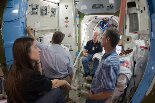 STS-132 crew during SSMTF ISS EVA P/P training with instructor Megan Murphey