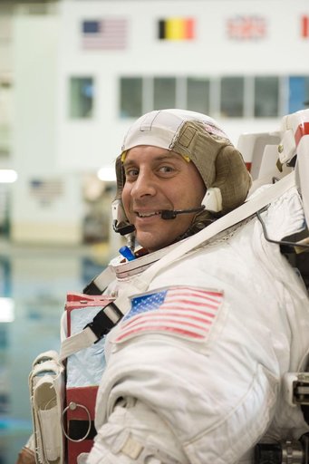 STS-132 Preflight Training - Dive with Garret Reisman, Mike Goode and Stephen Bowen