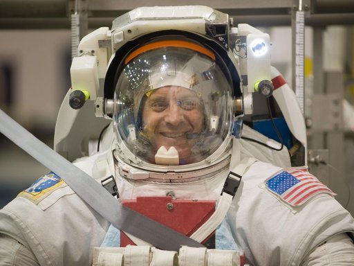 STS-132 Preflight Training - Dive with Garret Reisman, Mike Goode and Stephen Bowen