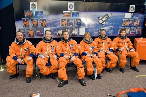 STS-130 crew with training teams & ASC/CAP/DES 91020 training in CCT-II