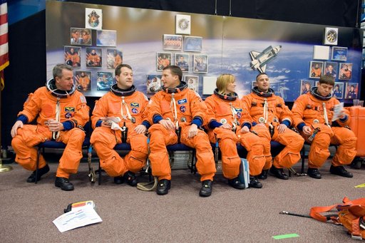 STS-130 crew with training teams & ASC/CAP/DES 91020 training in CCT-II