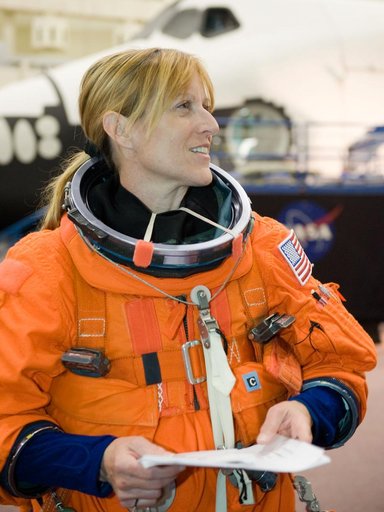 STS-130 crew with training teams & ASC/CAP/DES 91020 training in CCT-II