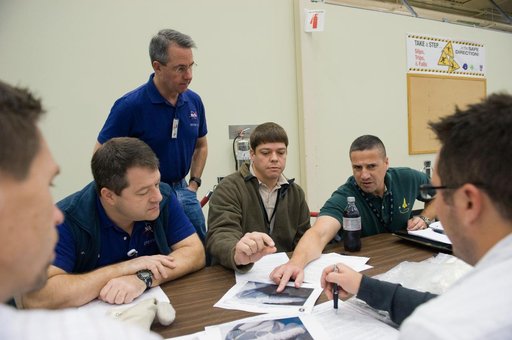 STS-130 crew training during their ISS EVA P/P 33105 training in the SSMTF