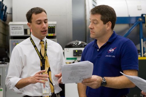 STS-130 crew training during their ISS EVA P/P 33105 training in the SSMTF