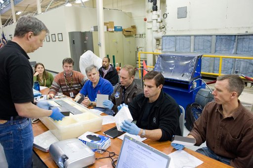 STS-134 crew during EVA TPS Overview training in the TPS/PABF