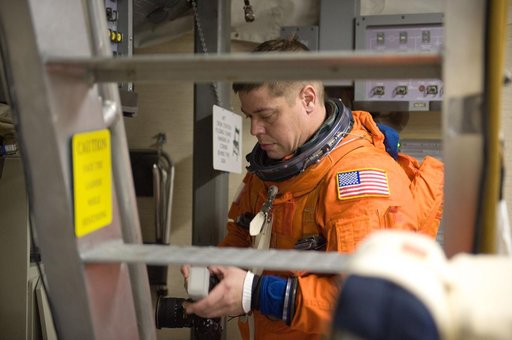 STS-130 crew during GNW PO INS OPS training in building 35