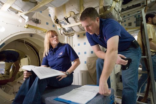 STS-130 crew during SSMTF IN/EG TIMELINE training in building 9NW