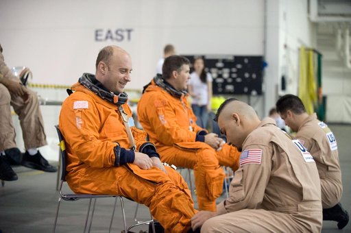 STS-132 crew during their water survival training at the NBL