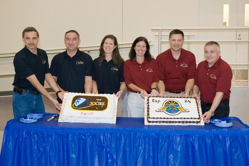 Expedition 23/24 cake cutting ceremony celebrating the conclusion of their training.