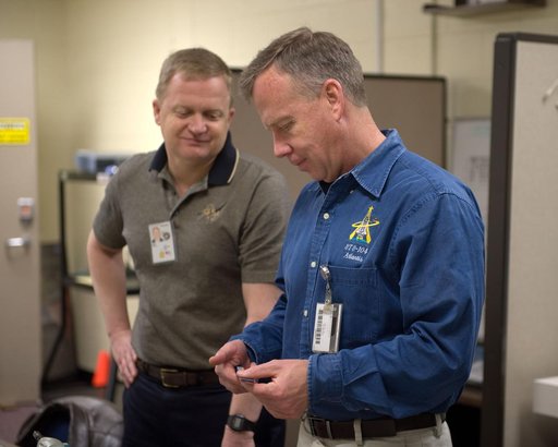 STS-133 crew members Lindsey, Boe and Drew during Tool/Repair Kits training with instructor