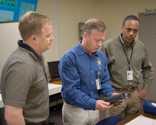 STS-133 crew members Lindsey, Boe and Drew during Tool/Repair Kits training with instructor
