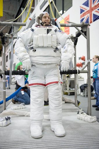 STS-134 crew members Greg Chamitoff and Drew Feustel during their STS-134 ULF6 EVA1 training at the NBL.