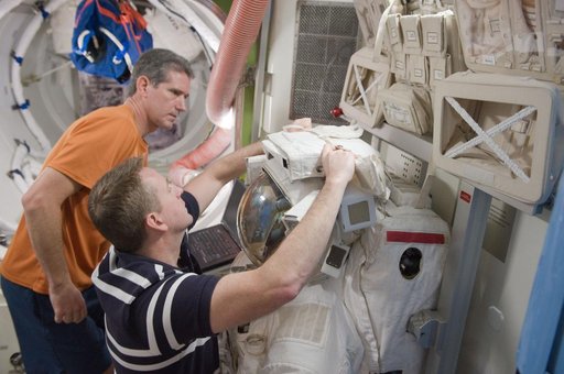 STS-132 crew members during ISS EVA P/P Exerc training