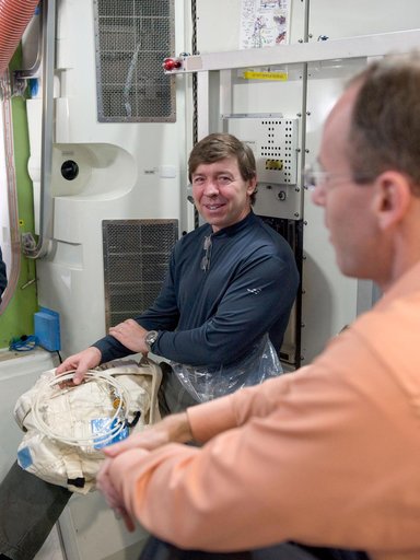 STS-133 SSMTF ISS JNT AL HDW 31105 training.