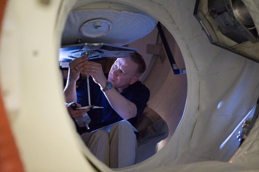 STS-133, Expedition 24 and 25 together during their ISS/STS-133 EMER training