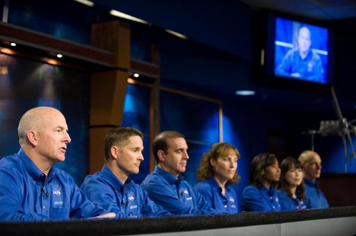 STS-131 press conference