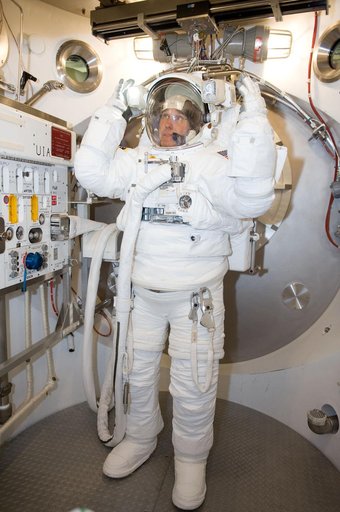 STB-SS-1910 / 08 / 07  STS-132 SSATA Crew Training - Crew Member Stephen Bowen
