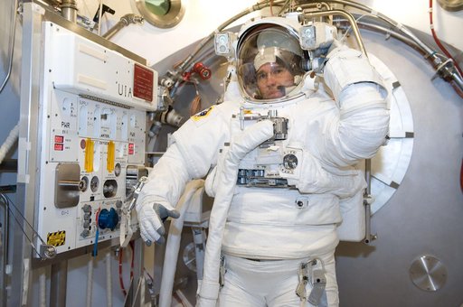 STB-SS-1910 / 08 / 07  STS-132 SSATA Crew Training - Crew Member Stephen Bowen