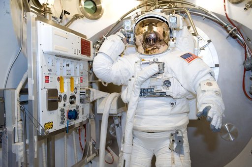 STB-SS-1910 / 08 / 07  STS-132 SSATA Crew Training - Crew Member Stephen Bowen