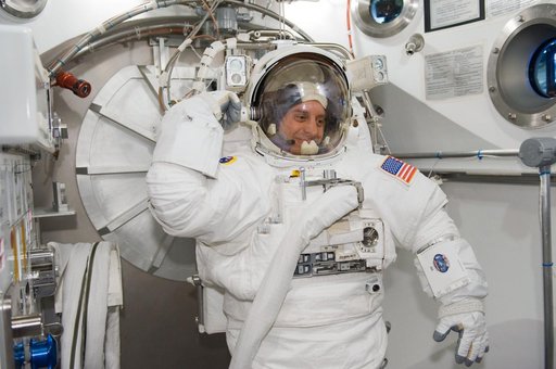STB-SS-1910 / 08 / 07  STS-132 SSATA Crew Training - Crew Member: Garrett Reisman