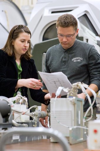 Regenerative ECLSS training in Building 9 for Expedition 24 Doug Wheelock and Shannon Walker