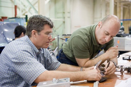 STS-132 crew during EVA TPS Repair Skills