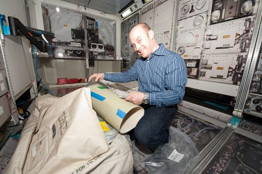 STS-132 crew during Transfer Hands-On Practice trainiing