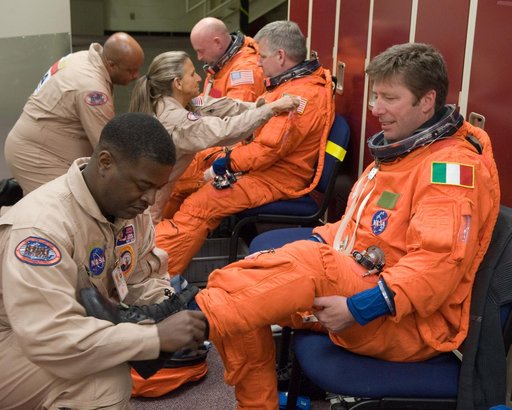 STS-134 post insertion/deorbit prep training in building 9NW's FFT mockup