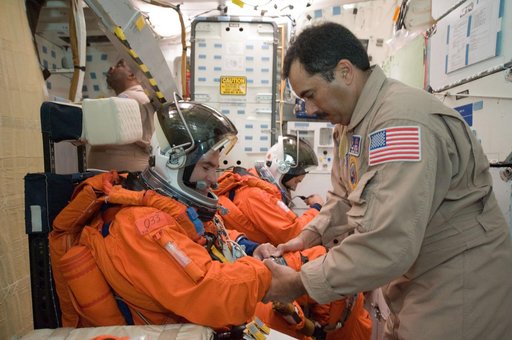 STS-134 post insertion/deorbit prep training in building 9NW's FFT mockup