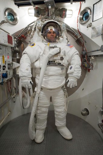 STB-SS-1912 - SSATA Crew Training for STS-134 Greg Chamitoff