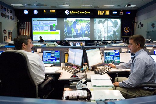 STS-132/ULF4 Flight Controllers on Console