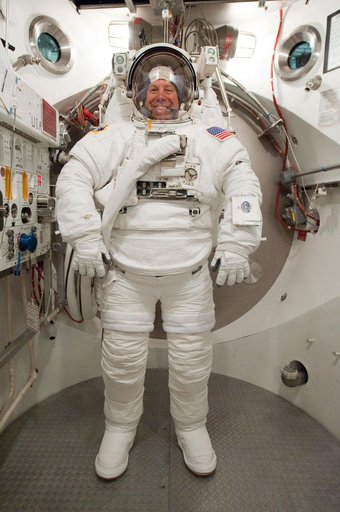 STB-SS-1913 - SSATA Crew Training for STS-133 (Timothy Kopra)