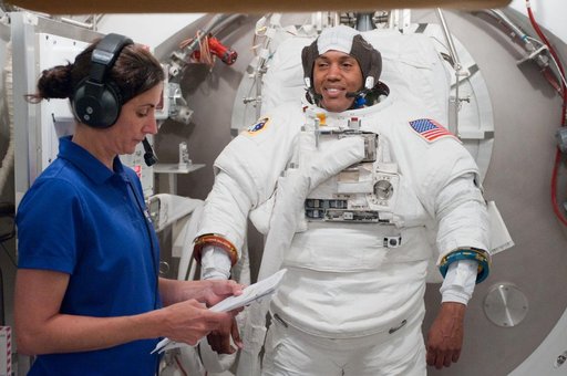 STB-SS-1914 - SSATA Crew Training for STS-133 (B. A. Drew)