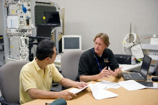 Expedition 28 crew payload training on DECLIC