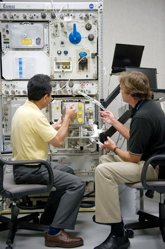 Expedition 28 crew payload training on DECLIC