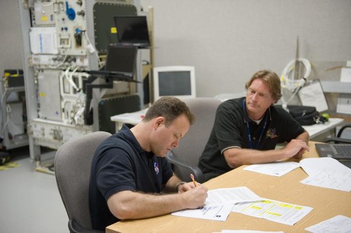 Expedition 27 crew payload training on DECLIC