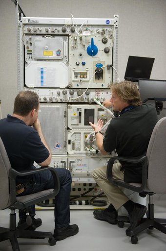 Expedition 27 crew payload training on DECLIC