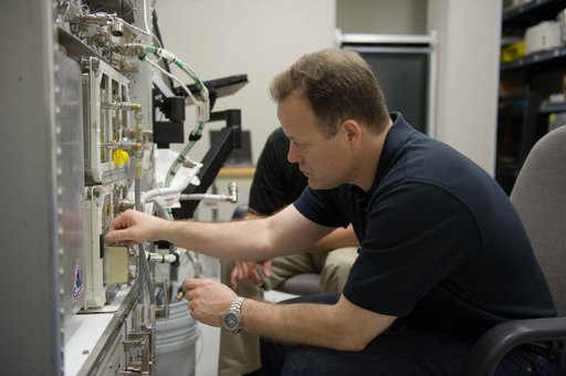 Expedition 27 crew payload training on DECLIC