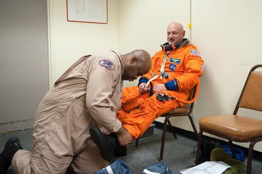 STS-134 crew training in fixed based simulator