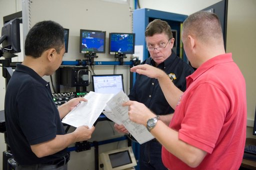 Expedition 28 JAXA astronaut Satoshi Furukawa and Astronaut Mike Fossum