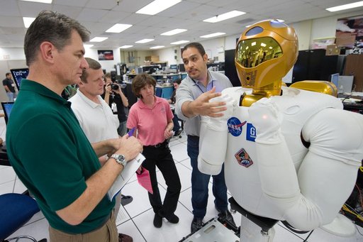 Expedition 26/27 crew members during Robonaut Familiarization training