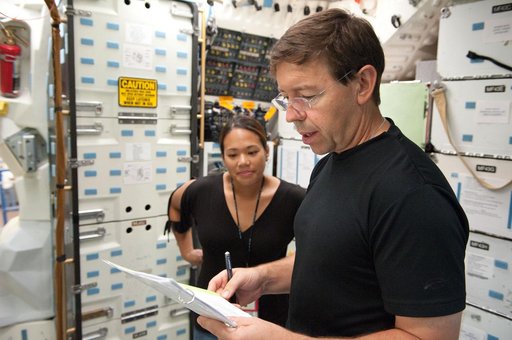 STS-133 SMTF ISS EVA P/P 33105 Crew Training