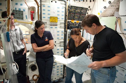 STS-133 SMTF ISS EVA P/P 33105 Crew Training