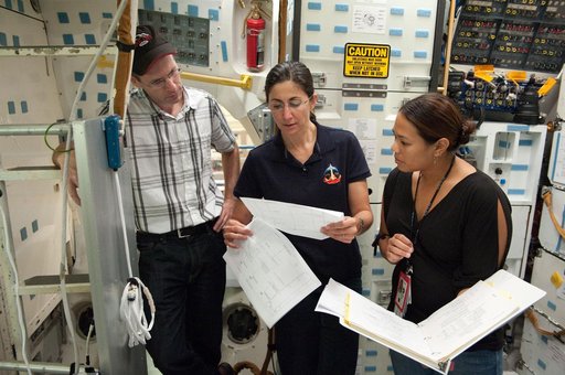 STS-133 SMTF ISS EVA P/P 33105 Crew Training