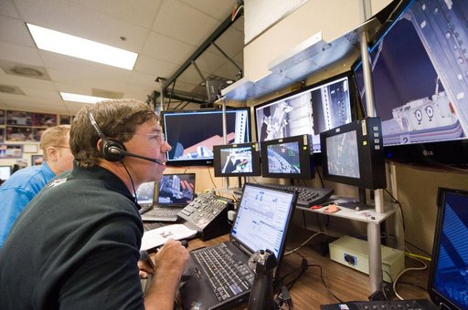STS-133 crew during MSS/EVAA TEAM training in Virtual Reality Lab