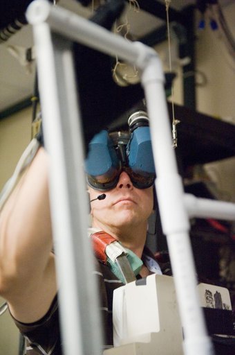 STS-133 crew during MSS/EVAA TEAM training in Virtual Reality Lab