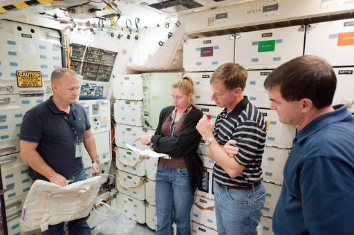 STS-135 (335) crew during Water Ops training with instructor Rob Tomaro