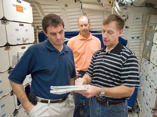 STS-135 (335) crew during Water Ops training with instructor Rob Tomaro