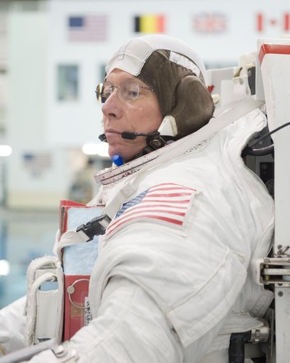Expedition 27 and Expedition 28 crew members NBL training